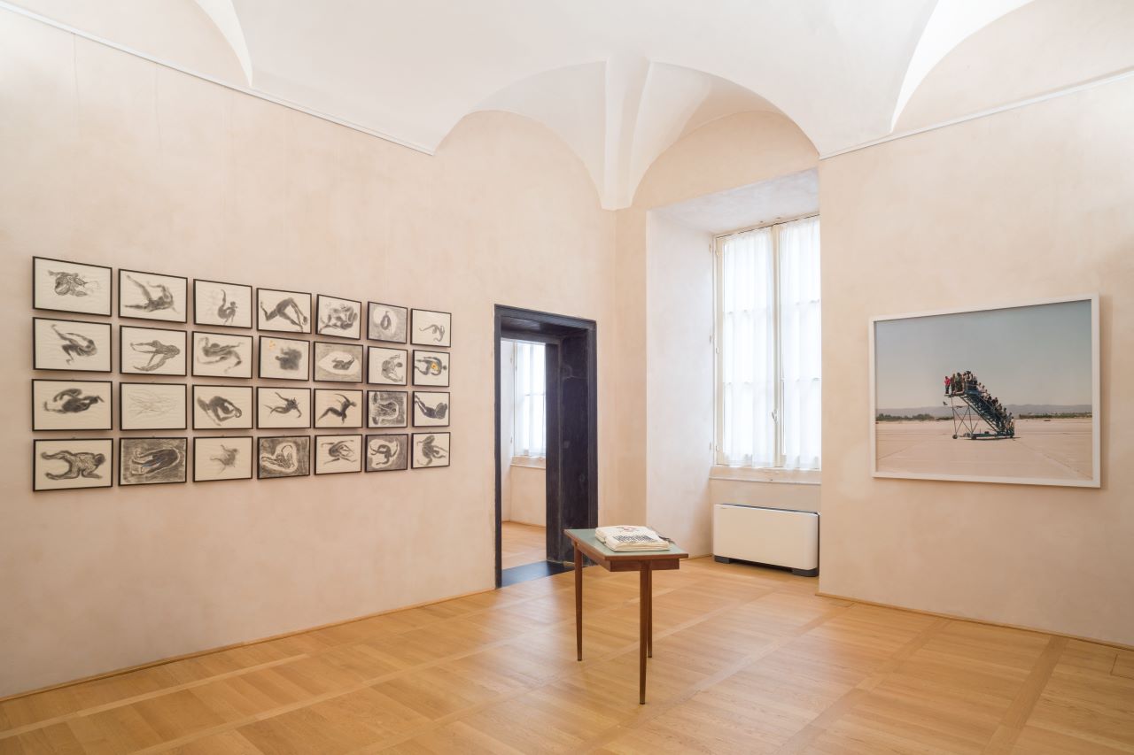 Raziel Perin, Corpi liberi, 2020; Muna Mussie, Punteggiatura, 2018; Adrian Paci, Centro di Permanenza temporanea, 2007. Foto Anna Positano | Studio Campo