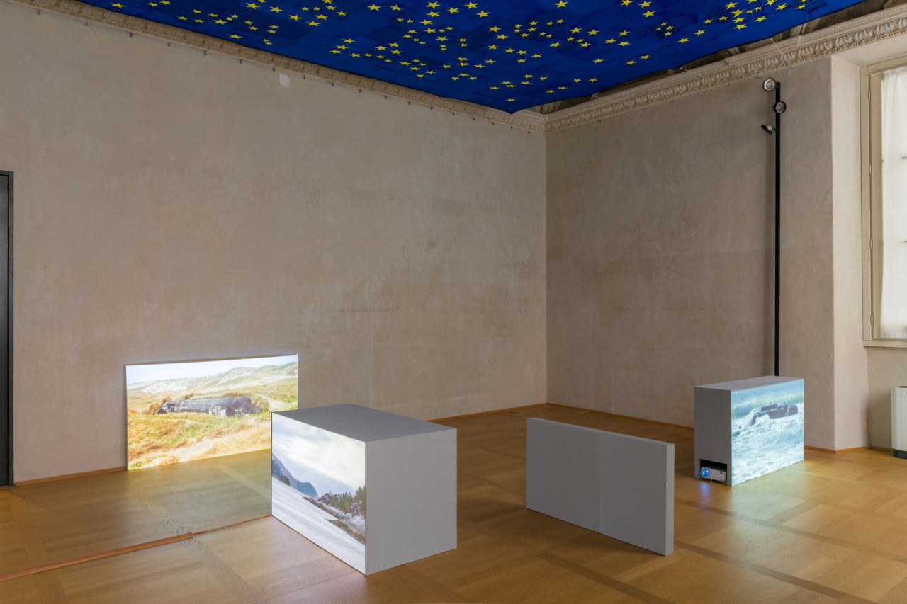 Margherita Moscardini, 1XUnknown (1942-2018, to Fortress Europe with Love), 2012-2018; Serena Vestrucci, Strappo alla regola, 2013. Foto Anna Positano | Studio Campo